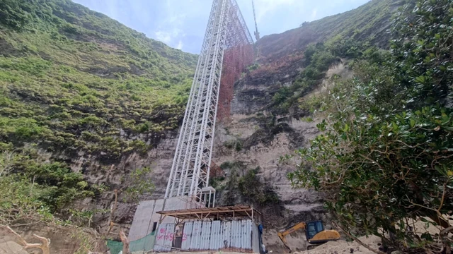Pemerintah Bali Hentikan Proyek Elevator Kaca di Pantai Kelingking, Nusa Penida