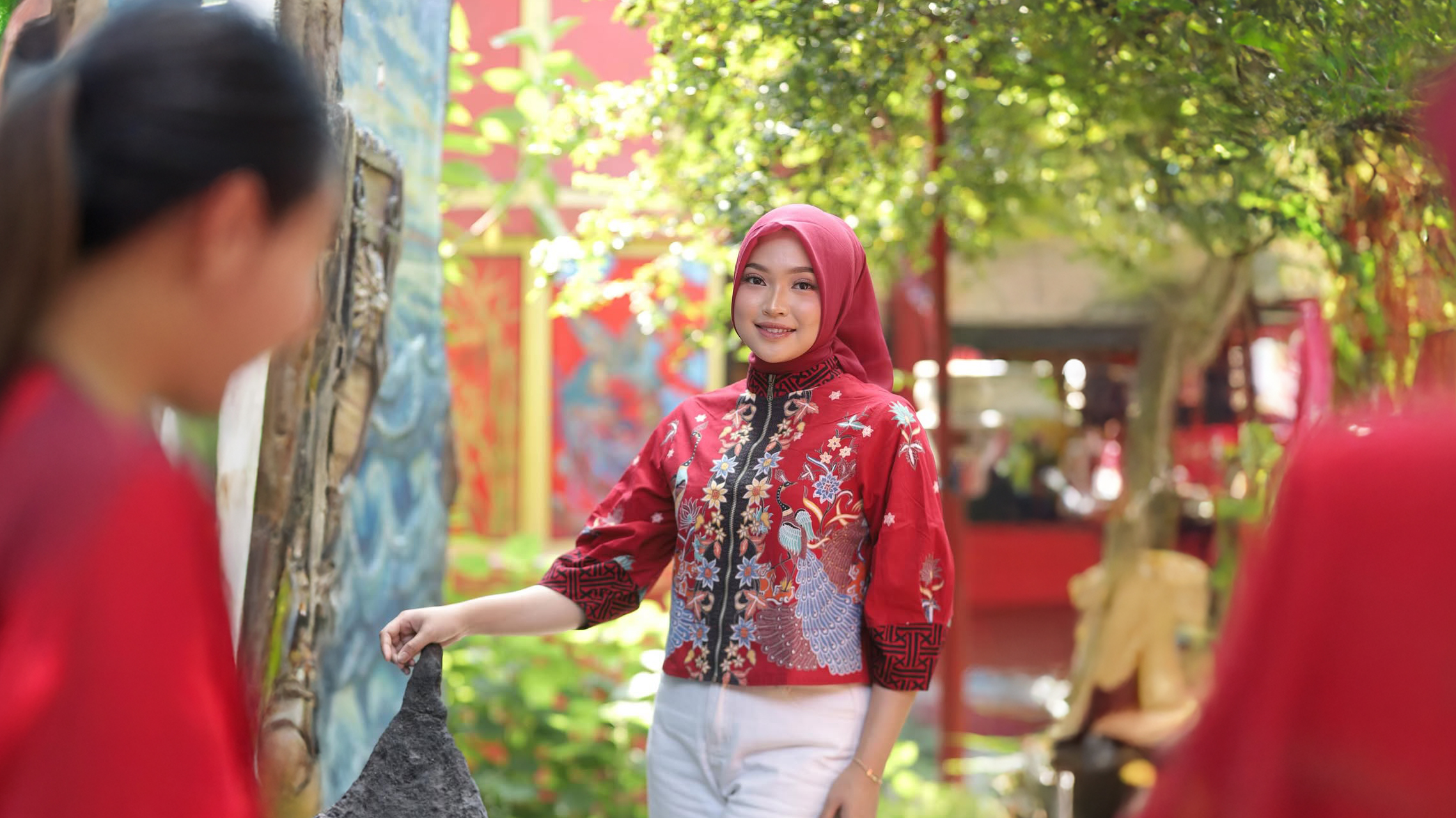 Titania Azzahra Rahman Ajak Generasi Muda Jelajahi Warisan Budaya dan Kuliner di Vihara Dewi Welas Asih Cirebon