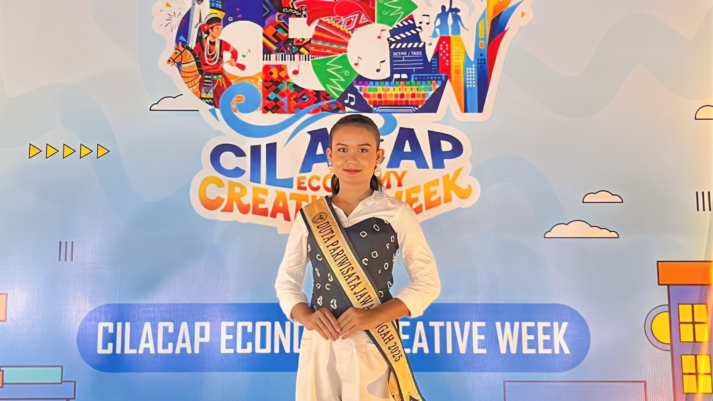 Anastasya Putri, Runner Up III Duta Pariwisata Indonesia 2025, Hadir di Festival Kentongan – Cilacap Economy Creative Week 2025