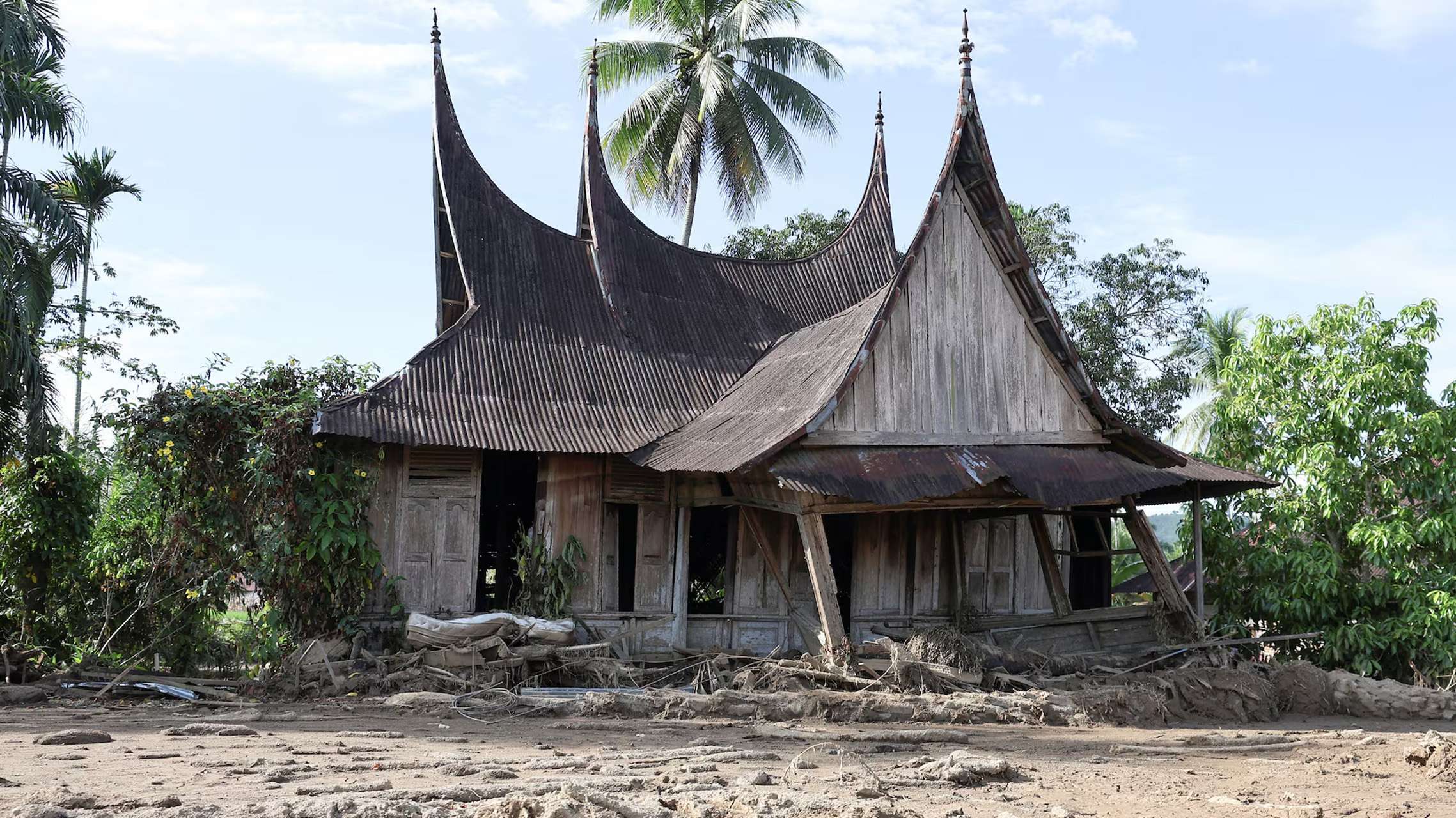Darurat Banjir di Pulau Sumatera: Ancaman Lingkungan & Sosial Tahun 2025